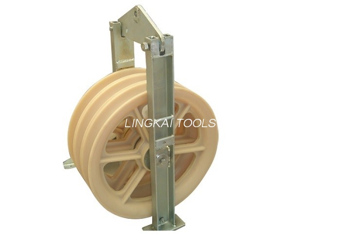 ကြီးမားသော Diameter Conductor Stringing Blocks တစ်ဝက်စီပါရှိသော သံမဏိကြိုးကြိုး