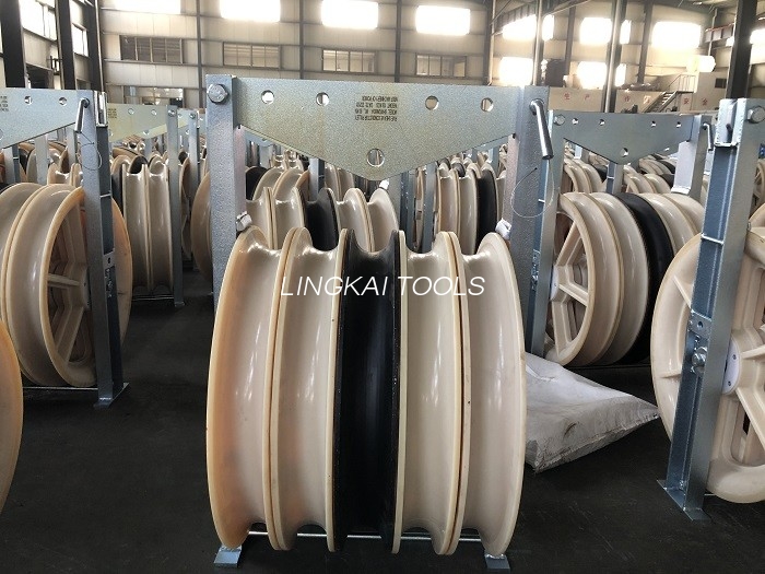 ဂီယာလိုင်းအတွက် 40KN MC နိုင်လွန်ကြိုးတပ် Pulleys Bundled Conductor Pulley