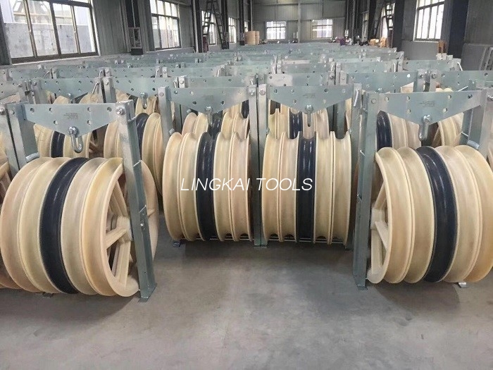 စိတ်ကြိုက် Cable Pulley Block နိုင်လွန် Sheave Pulley 1-3 Sheave 1160 Mm အချင်း